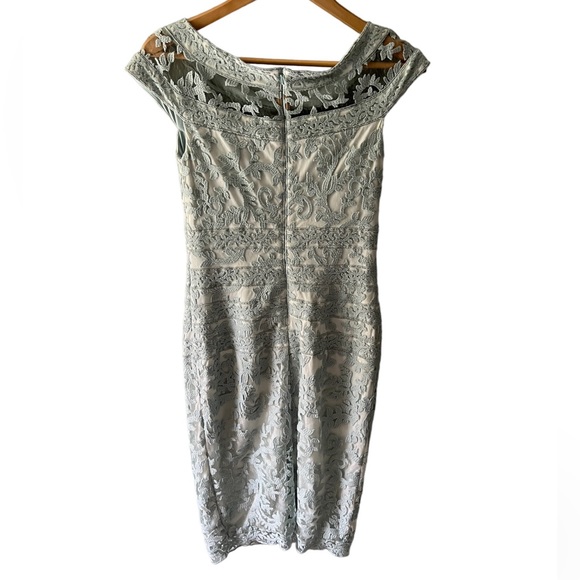 Tadashi Shoji Filigree Embroidered Lace
Dress Size 2 - Picture 4 of 7